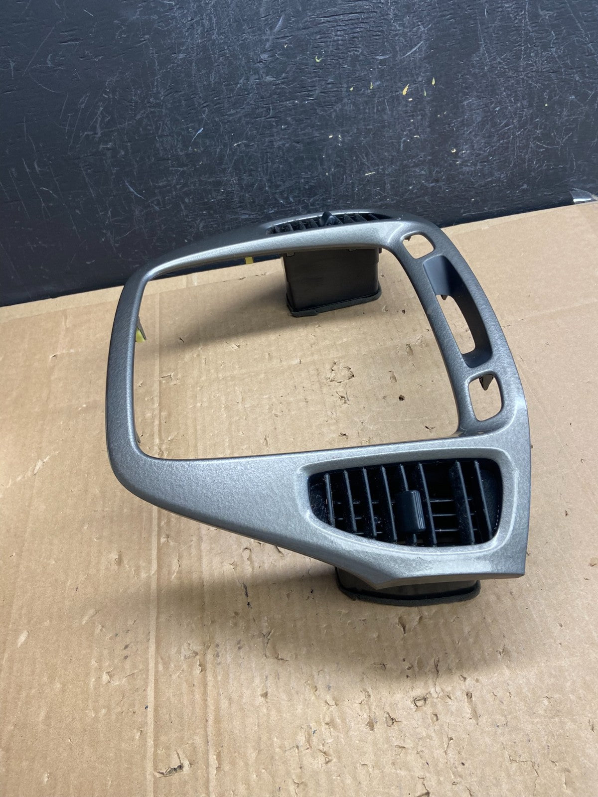 2001-2007 Toyota Highlander Radio Climate Dash Trim Bezel Air Vent AD2230 DG2