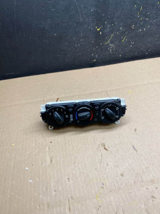 2013 - 2014 Ford Focus Ac Heater Climate Control Temperature ad2324 DG0