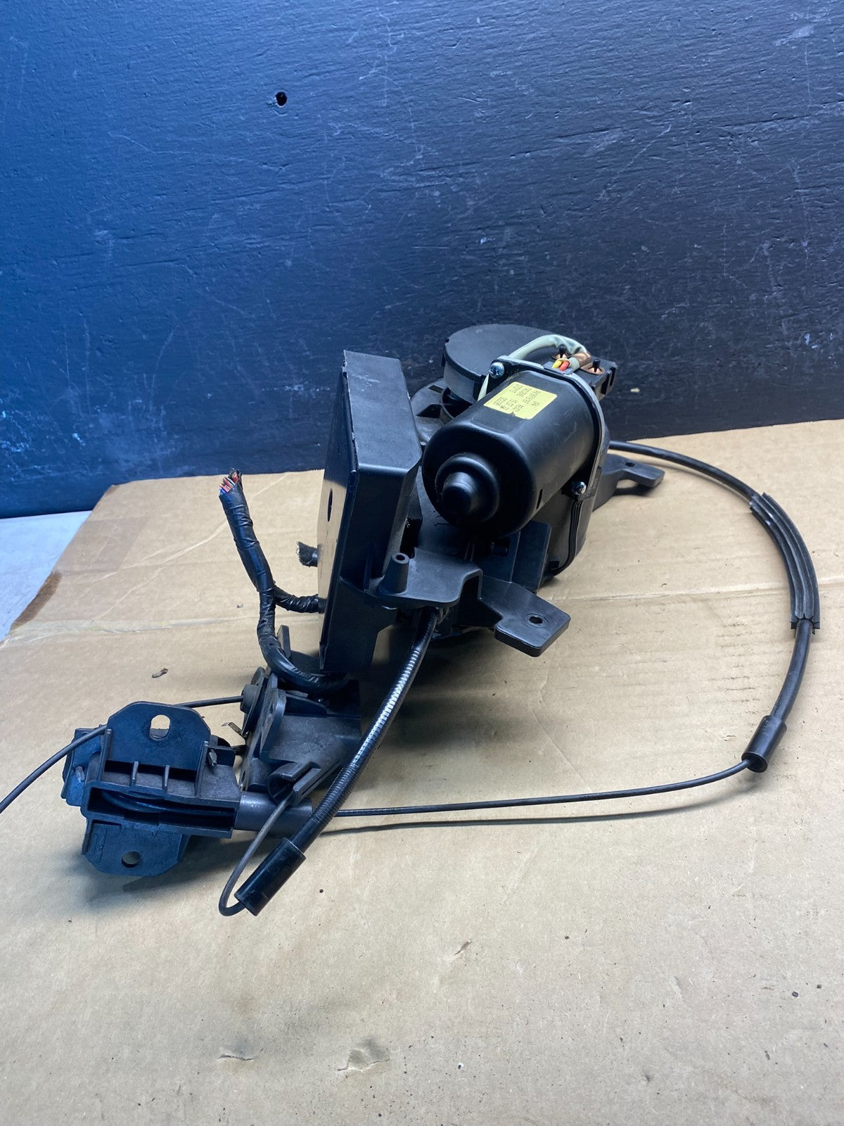 2007-2014 Kia Sedona Right Electric Power Sliding Door Motor Regulator ad3527 DG2