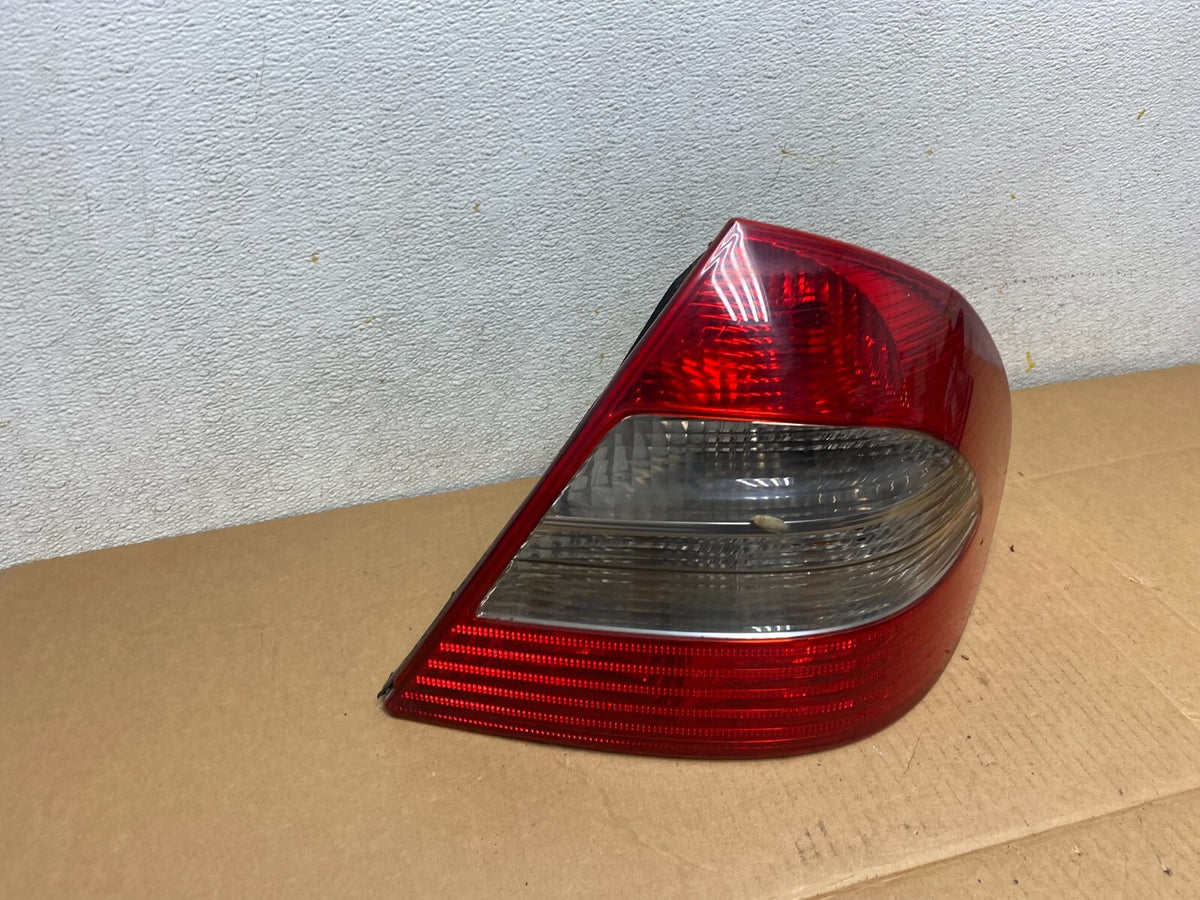 No led 2007 - 2009 Mercedes E E320 E500 Sedan Right Tail Light M05862