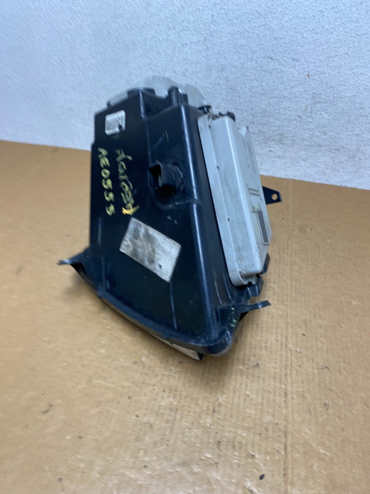 2005 to 2011 Cadillac STS Left Driver LH Side Xenon Headlight AE0555 DW5