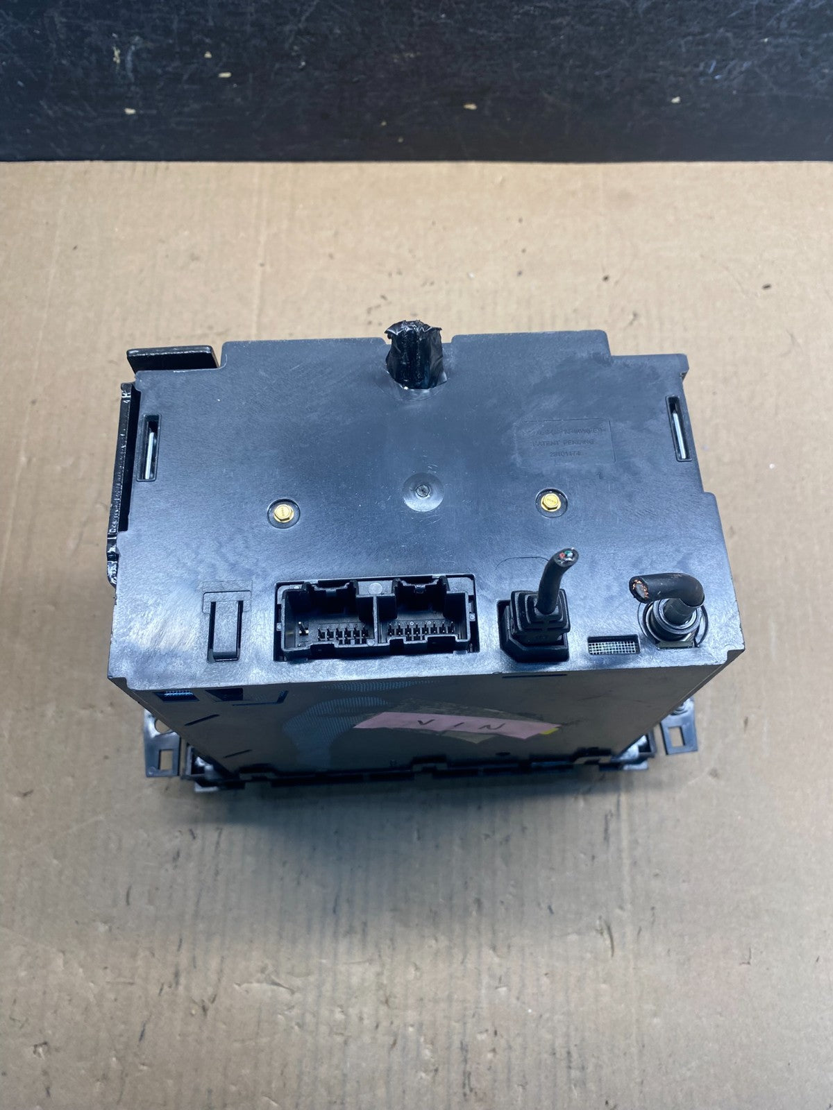 2015-2024 Chevrolet Express GMC Savana Radio AM FM mp3 Aux Input AE7731 DW5