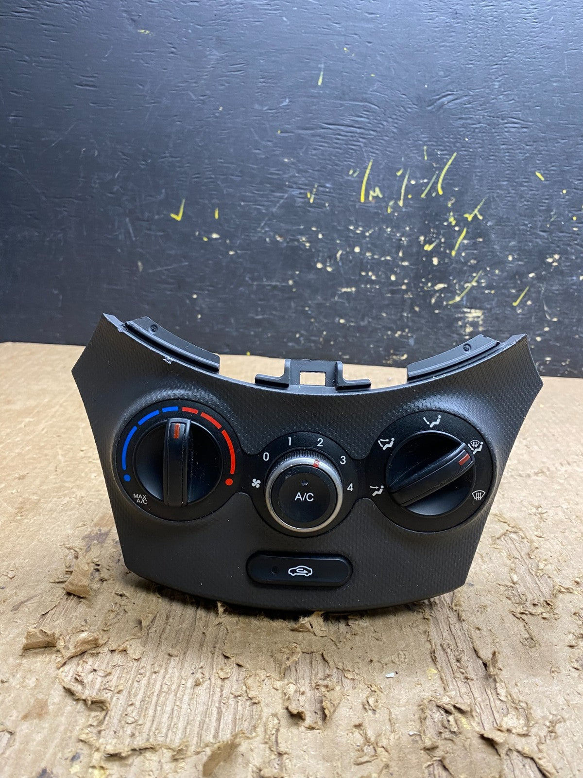 2015 to 2017 Hyundai Accent Center Heater A/C Climate Control Panel Z9877 DG0