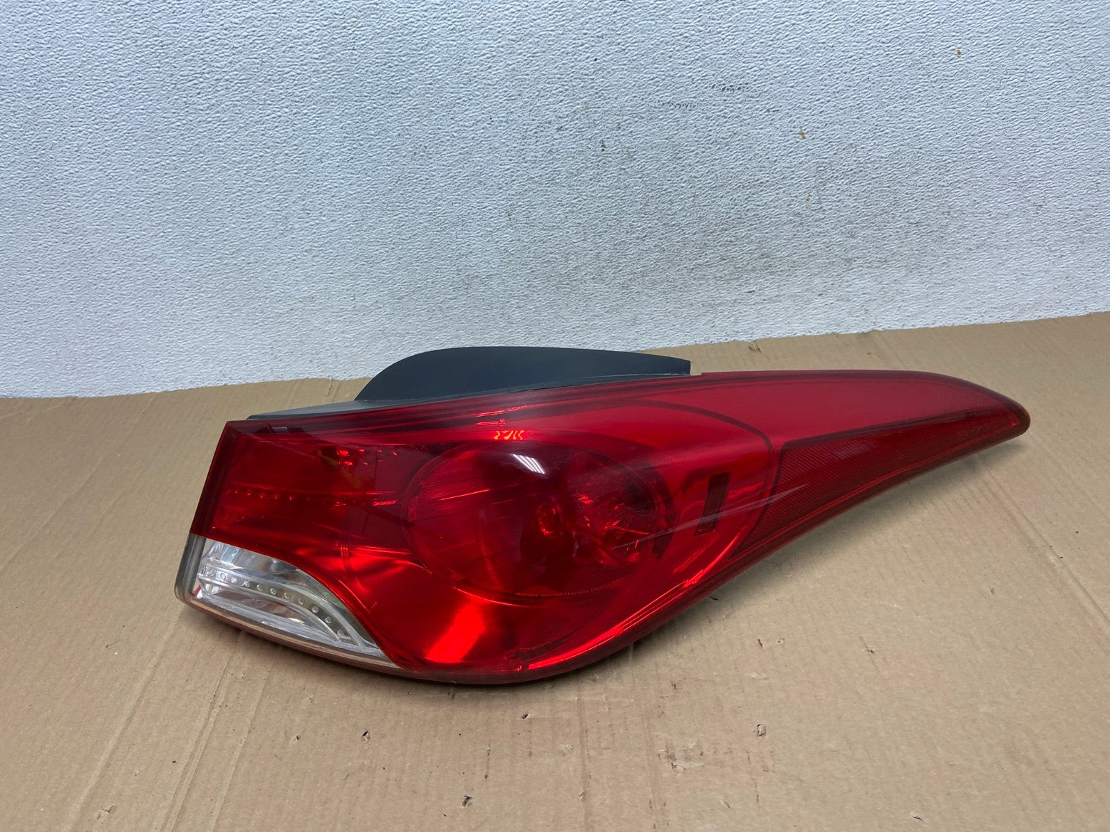 2011 2012 2013 Hyundai Elantra Sedan Right Passenger Tail Light AE8926 LK0