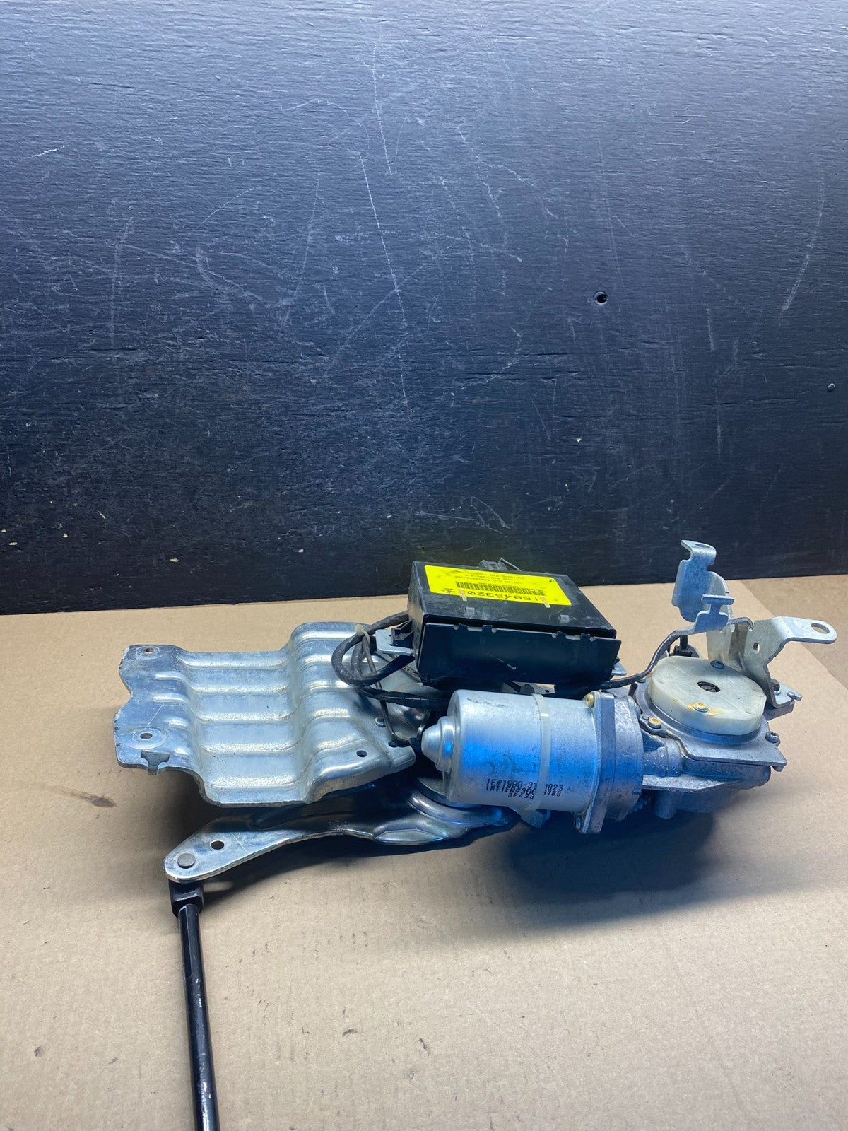 2006 Cadillac SRX Rear Gate Lid Motor Assembly W/ Auto Open Close AH3431 DG3