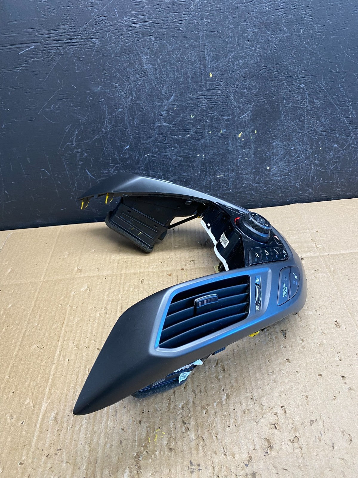 2012 - 2015 Hyundai Veloster Climate Control Panel Trim Air Vents AC9647 DG1