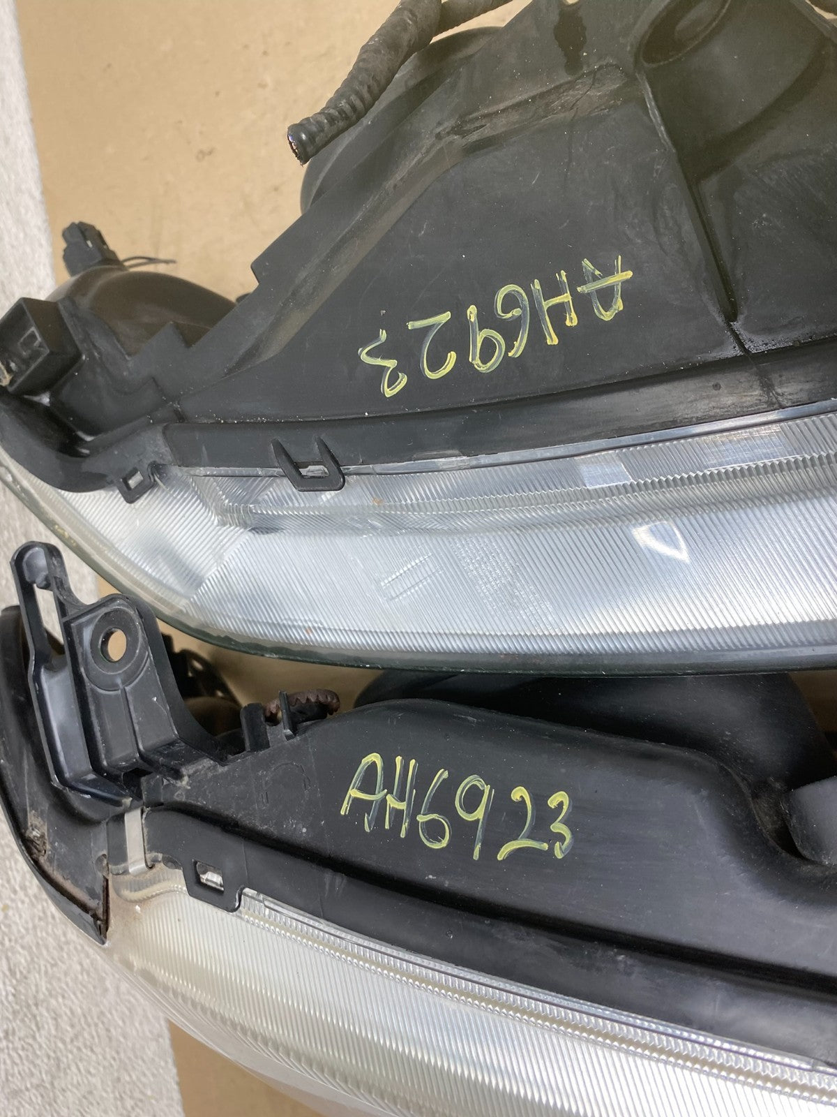 2005 to 2007 Mercury Mariner Left+Right Side Halogen Headlights AH6923 DW9
