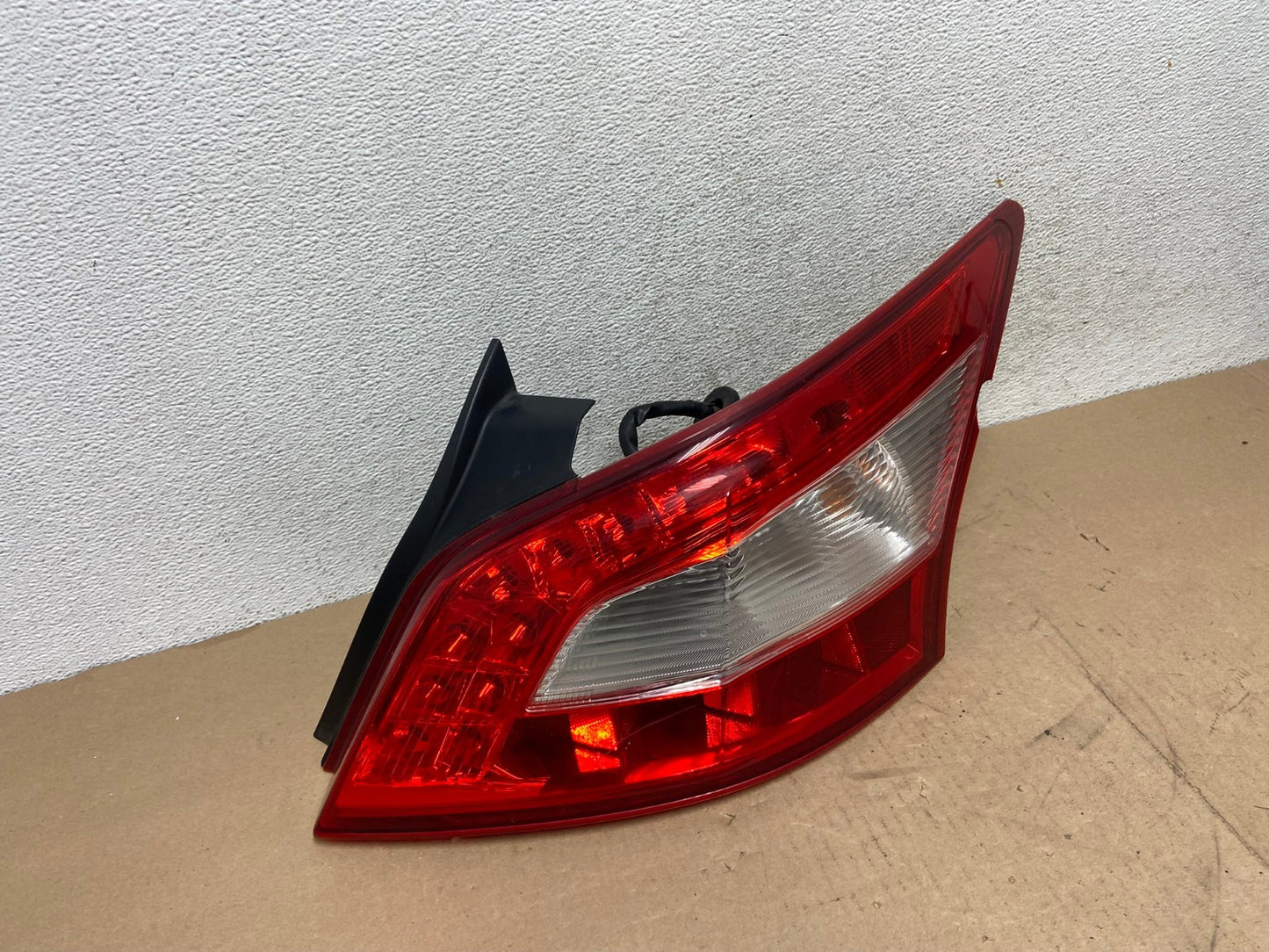 2009 2010 2011 Nissan Maxima Right Passenger RH Side Tail light AG4634 LK2