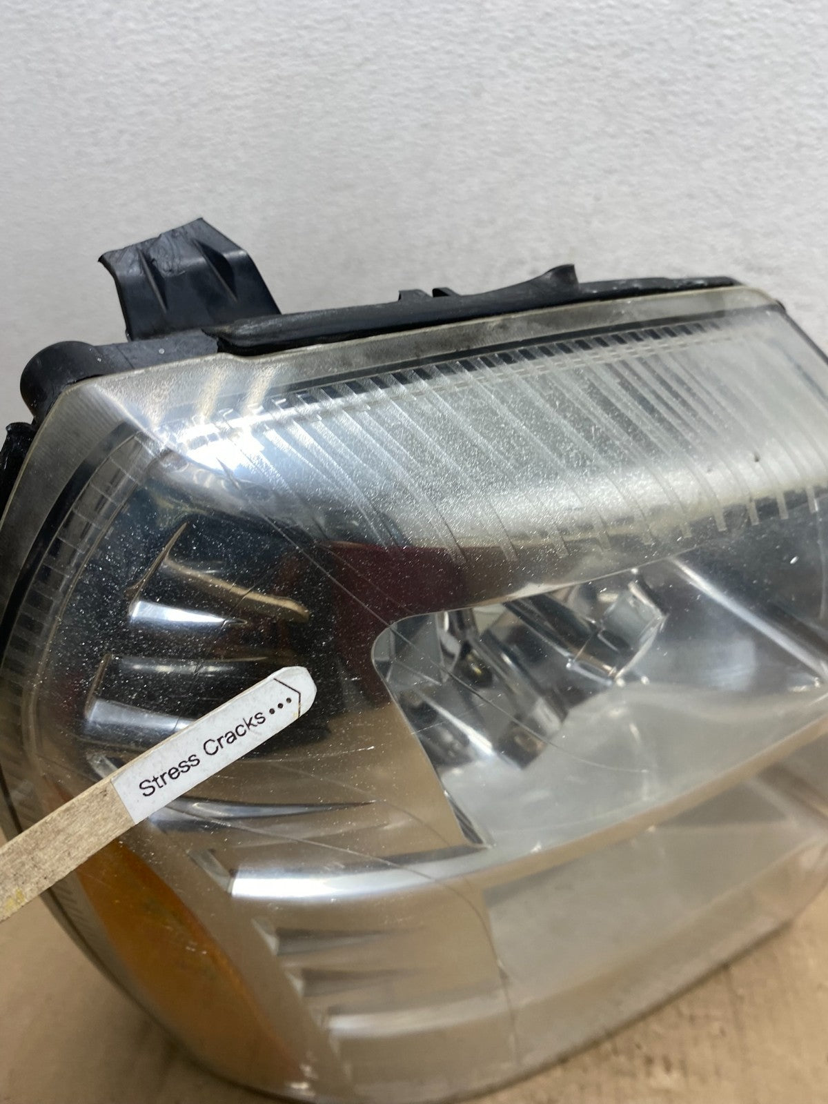 2007 - 2014 Cadillac Escalade Right Passenger Side Xenon HID Headlight AE9252 DW4