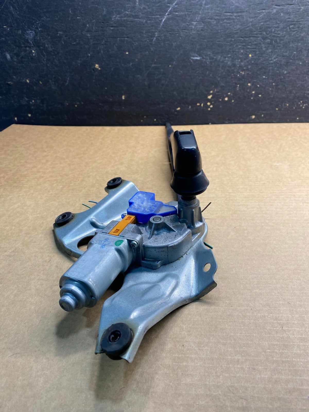 2010 to 2014 Subaru Legacy Outback Rear Wiper Motor Z90324