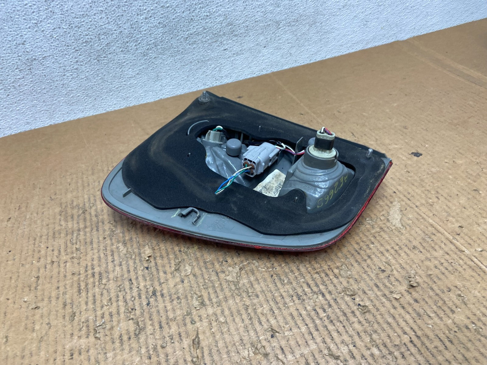 2005- 2007 Toyota Sequoia Driver Left Side Tail light Inner AE2668 DG6