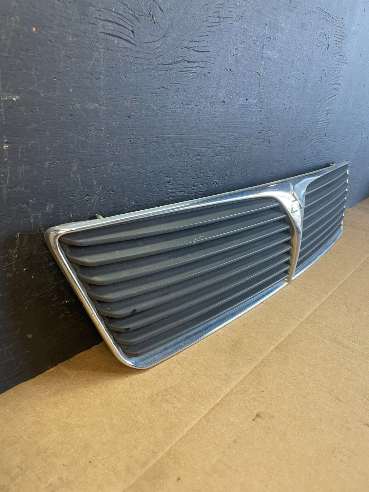 2002 2003 Mitsubishi Lancer Front Upper Radiator Grille Grill AC5093 DG1