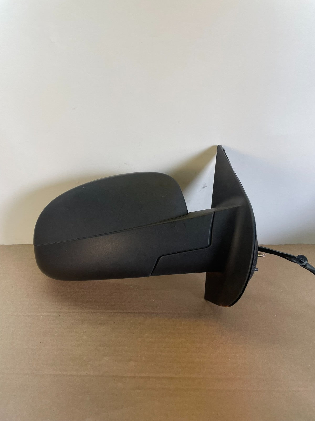 2007 - 2013 Chevrolet Silverado Sierra Right Passenger Side Mirror AF5627 DG0
