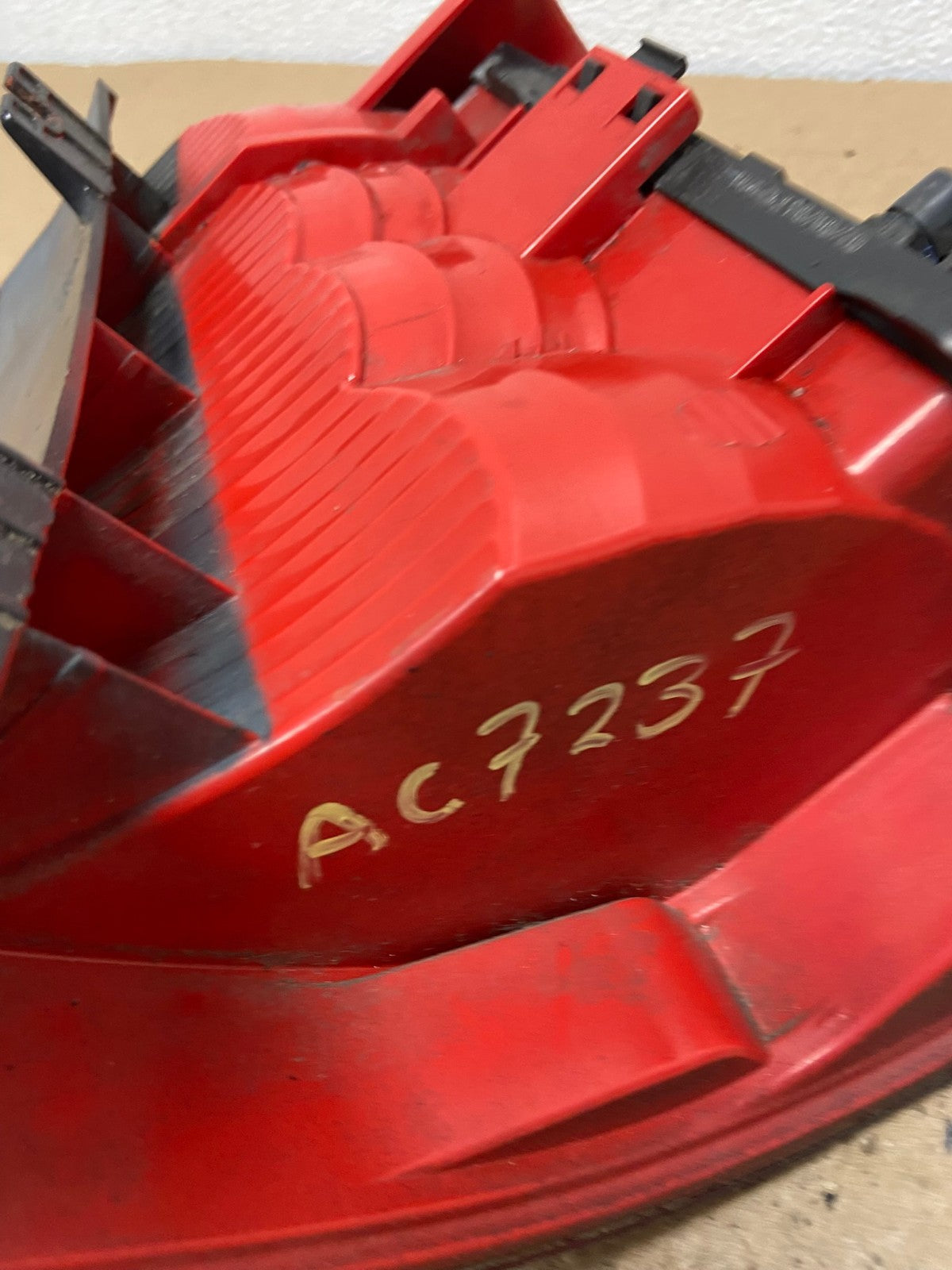 2002-2005 Mercedes ML350 ML-Class Left Driver Lh Side Tail Light AC7237 LK7