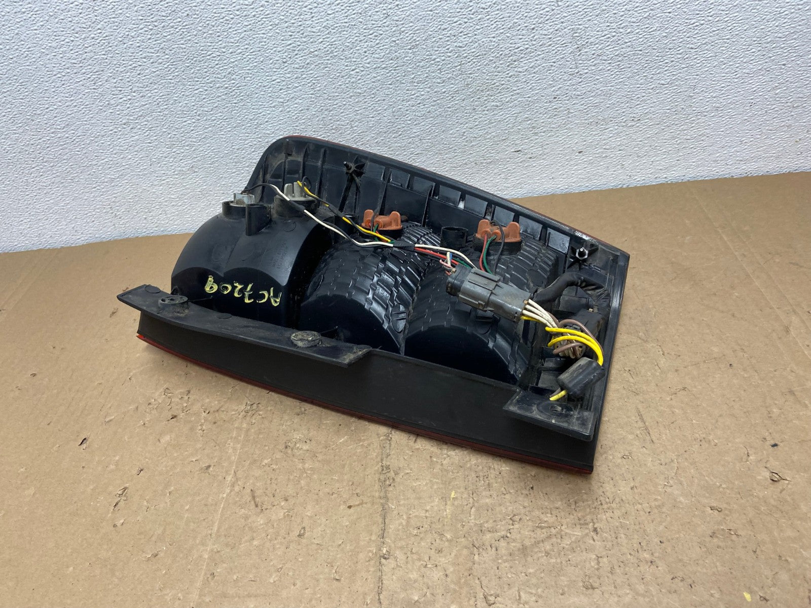 2007 to 2010 Kia Sedona Left Driver LH Side Tail Light AC7209 LK6