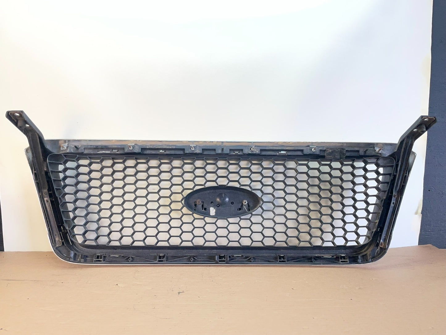 2004 to 2008 Ford F150 F-150 Front Upper Grill Grille af8524 DG3