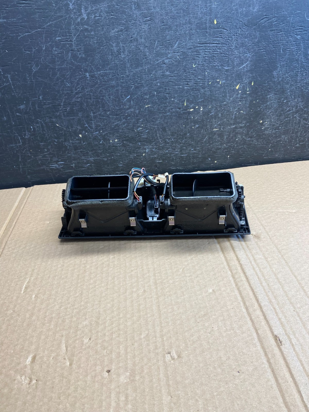 2007 to 2013 BMW X5 X6 Center Console Dash Air Vent AF6117 DG3