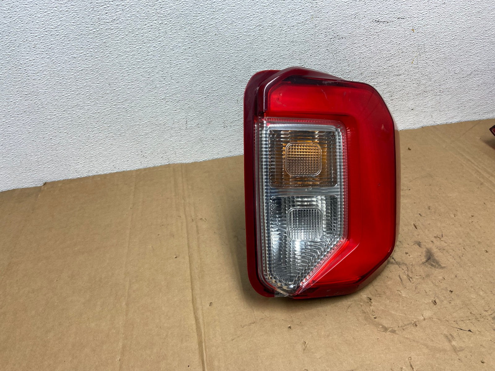 2020 2021 2022 2023 Ford Explorer Right Passenger Side Tail light AD2830 LK2