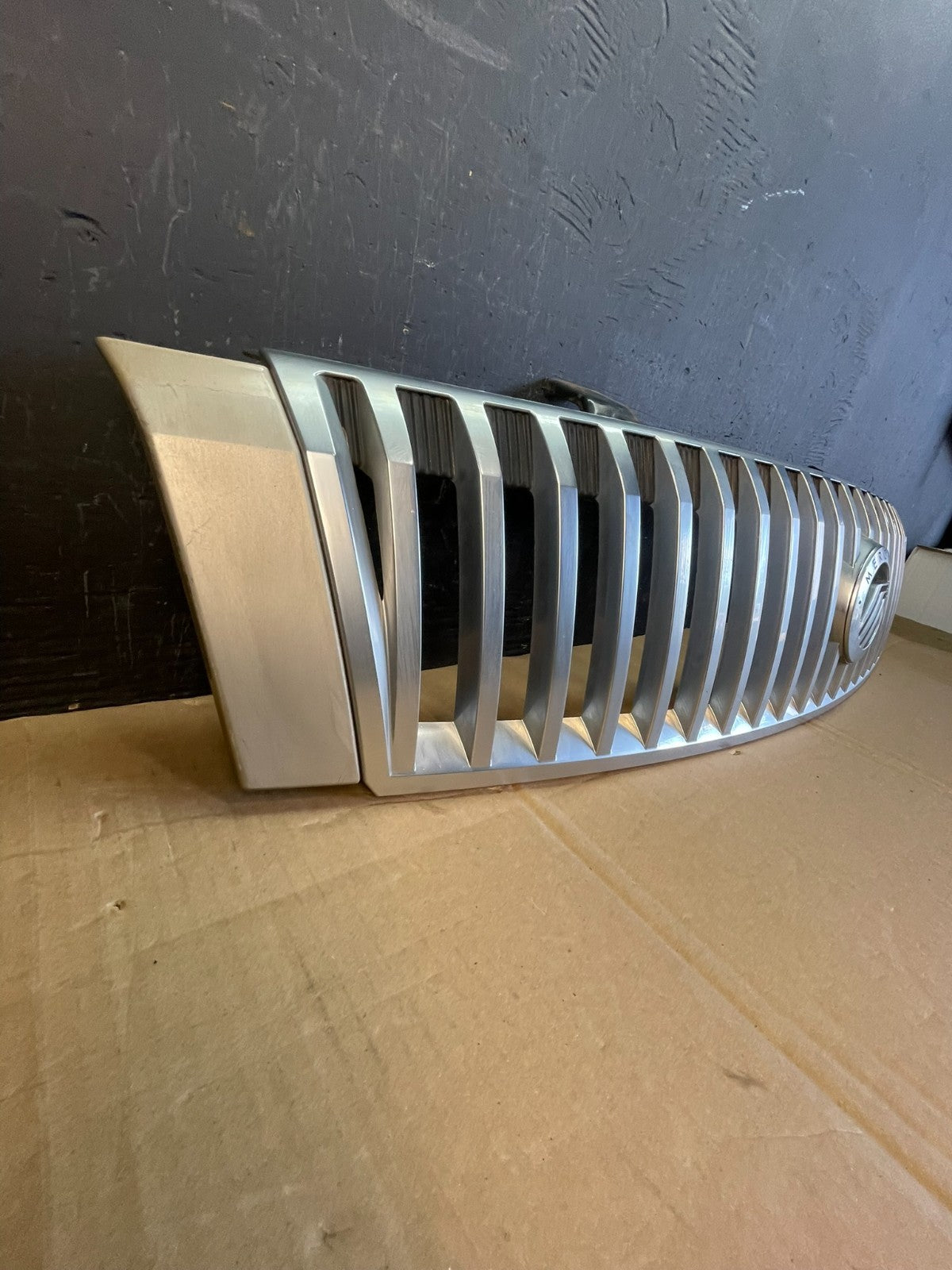 2005 2006 2007 Mercury Montego Front Upper Grill Grille AC5315 DG1