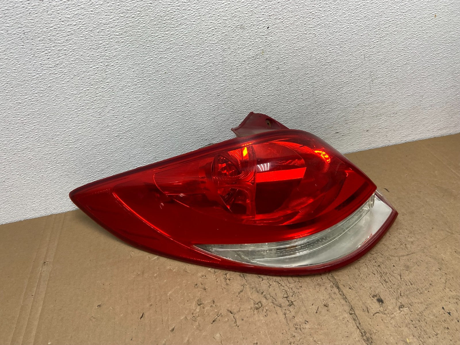 2012 to 2017 Hyundai Veloster Left Driver LH Tail light AC7417 DW2