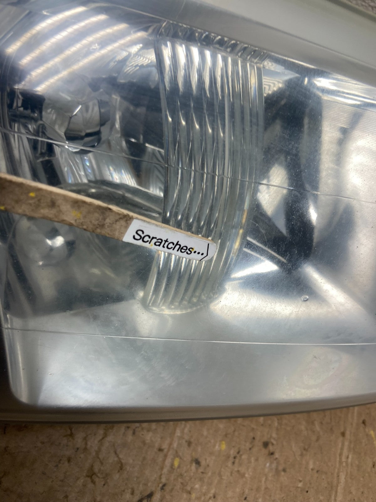 2004 - 2011 Mitsubishi Endeavor Headlight Right Passenger Rh Side Oem AA3844 DW3