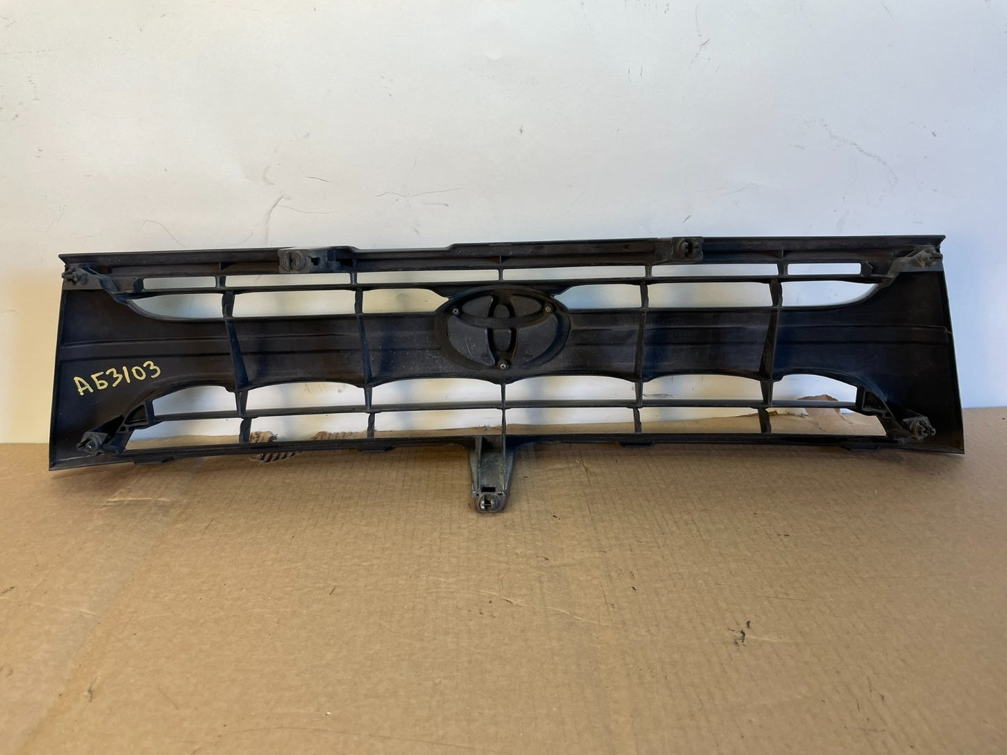 2001 to 2002 Toyota 4Runner Front Upper Grill Grille AG3103 DG4