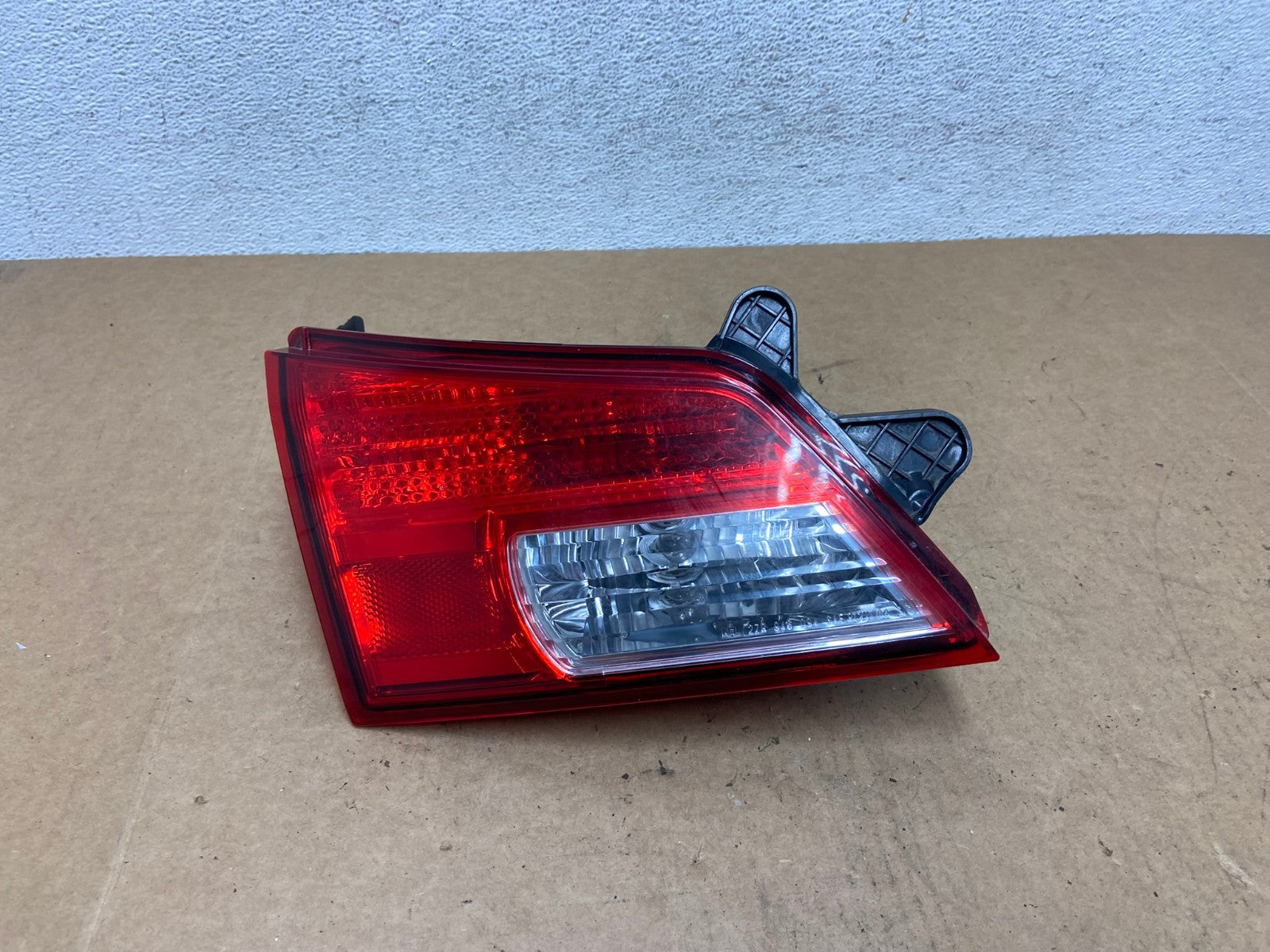 2010-2014 Subaru Outback Left Driver Lh Side Inner Tail Light AE3070 LK0