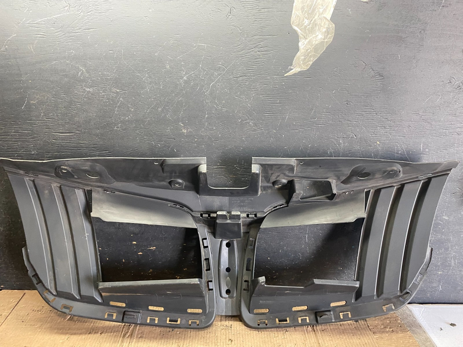 2010 to 2012 Lincoln MKT Grill Grille Support Panel Q0292 DG5