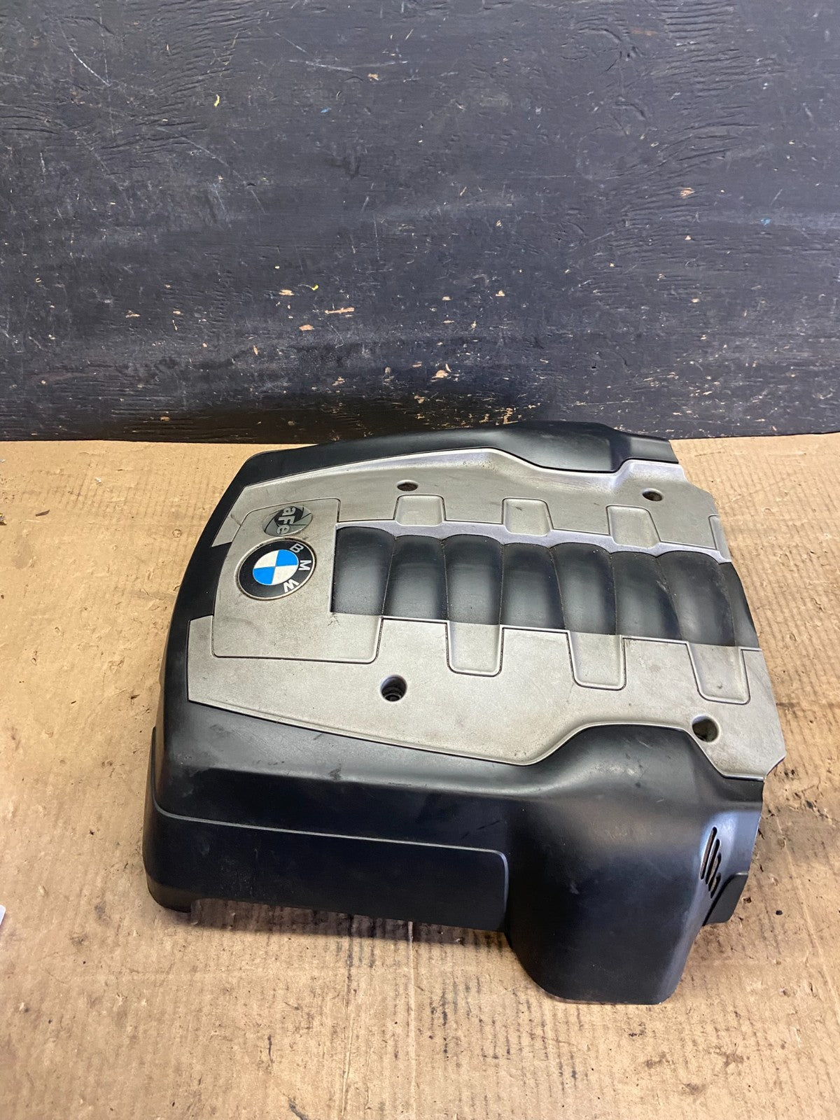 2006 to 2010 BMW 550i 650i 750i Plastic Engine Cover Shield OEM r7112 DG2