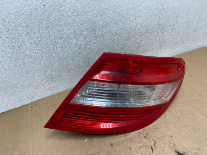 2008 2009 2010 2011 Mercedes C-Class Right Passenger Tail Light AI9062 LK2