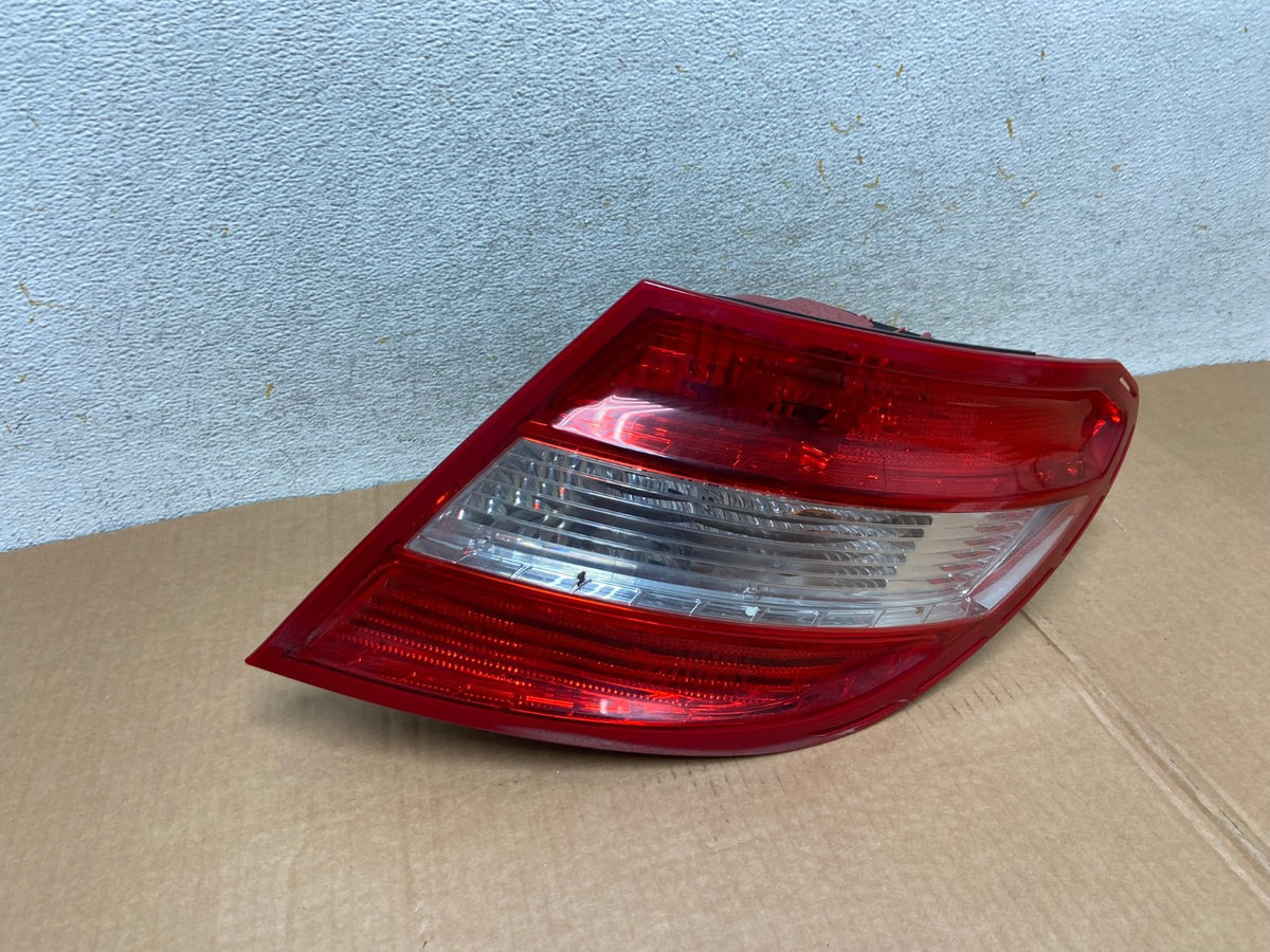 2008 2009 2010 2011 Mercedes C-Class Right Passenger Tail Light AI3735 LK2