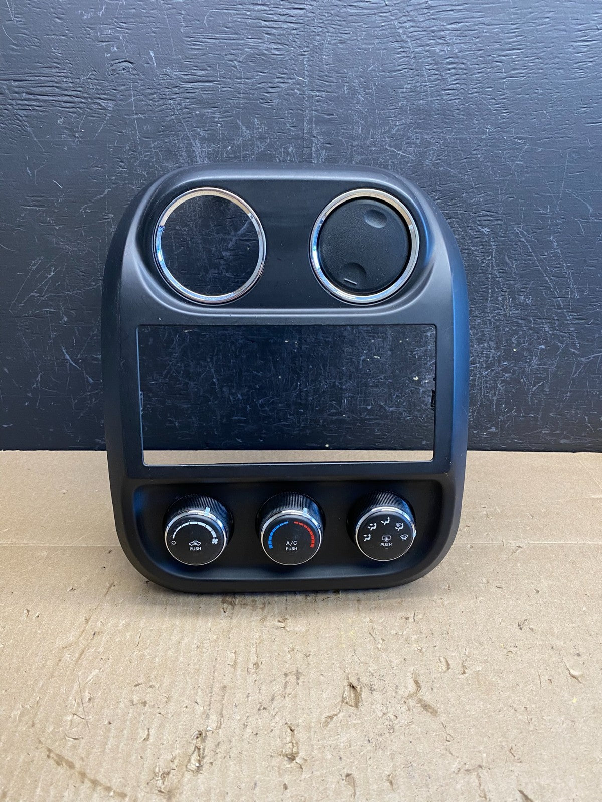 2011 to 2017 Jeep Compass Dash Climate Temperature Control Radio Bezel AC9074 DG0