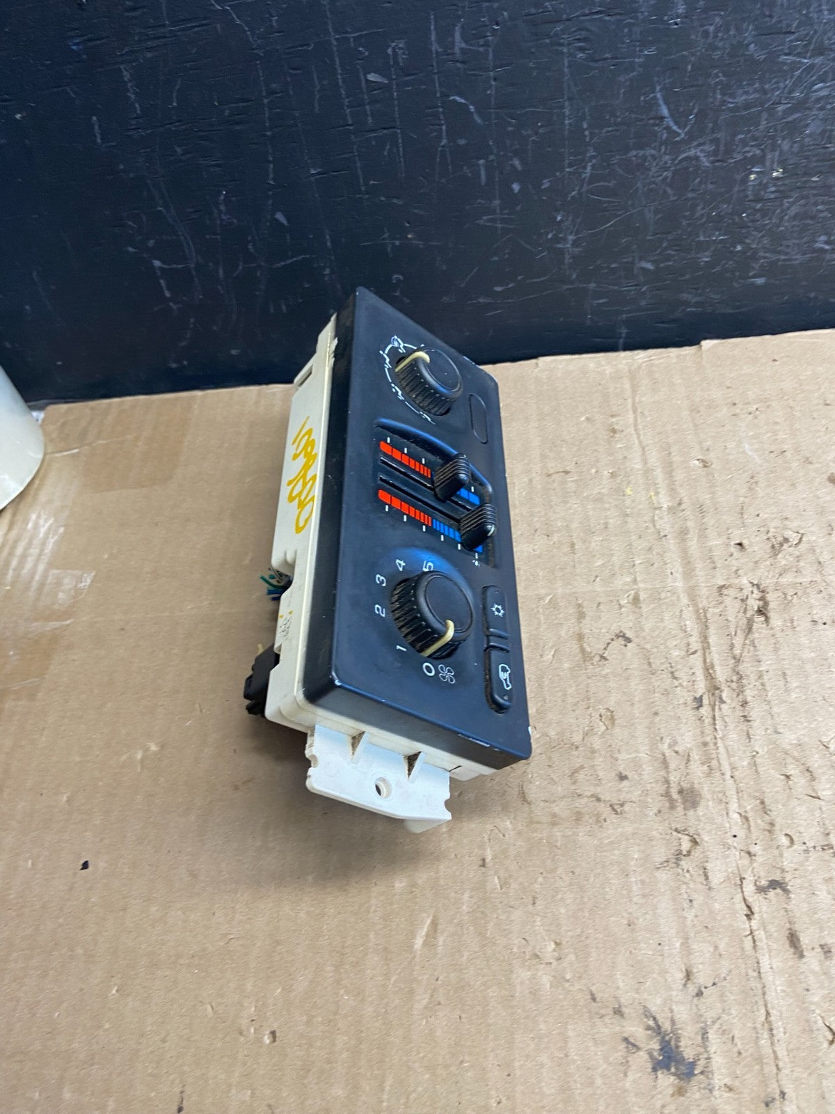 2003 to 2006 Chevrolet Silverado HVAC Heater Climate Control Module AE2045 DG1