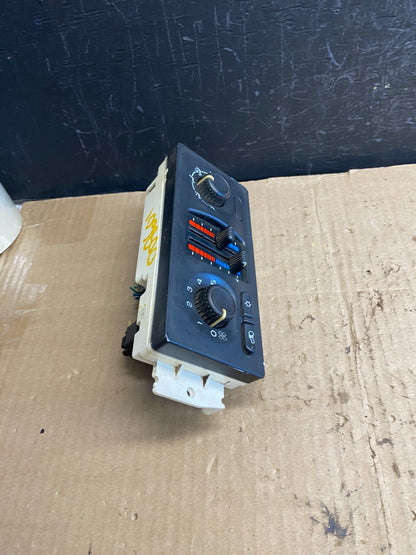 2003 to 2006 Chevrolet Silverado HVAC Heater Climate Control Module AE2045 DG1