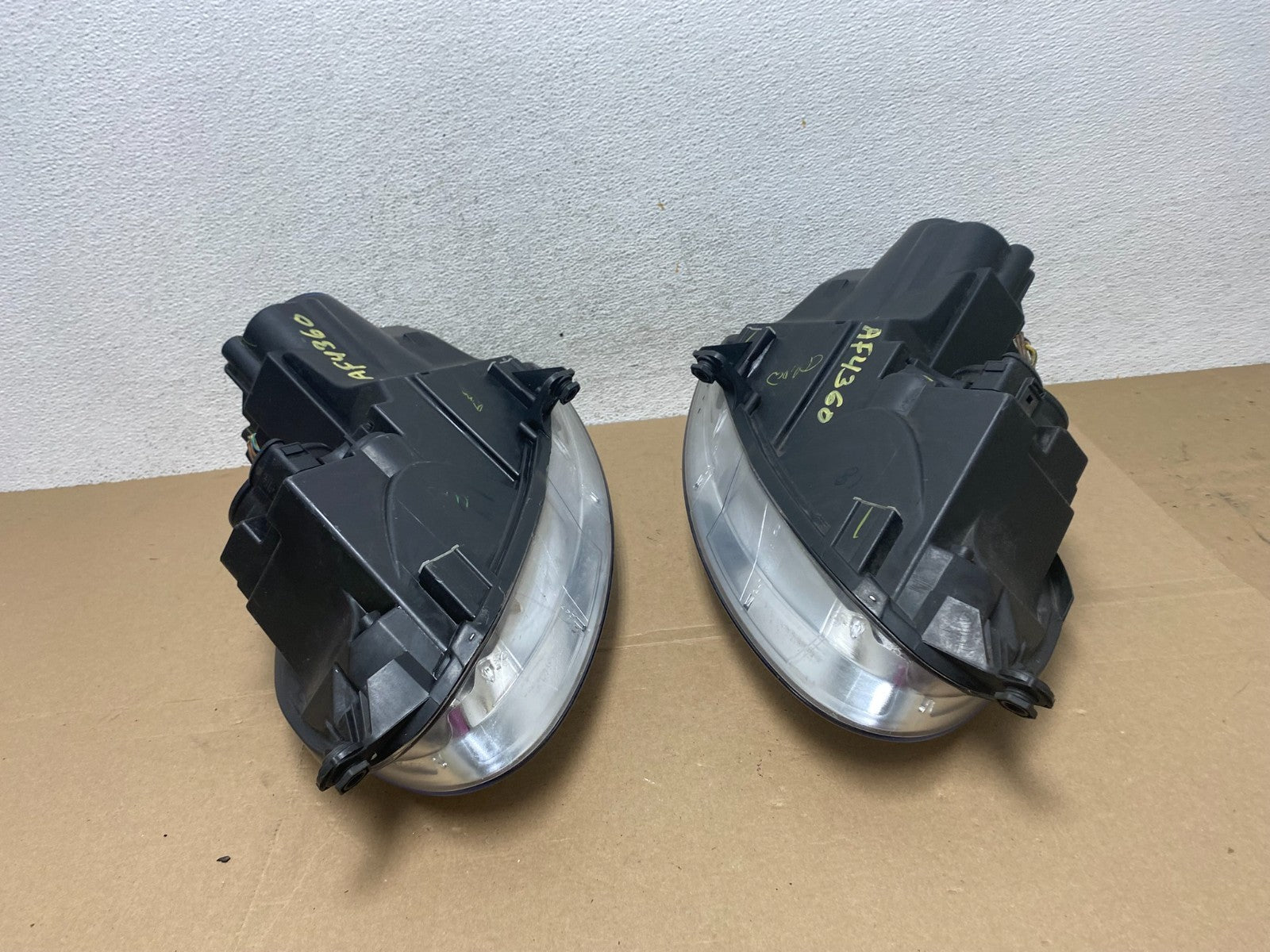 2005 to 2010 Volkswagen Jetta Left+Right Side Headlights Halogen AF4360 DW8