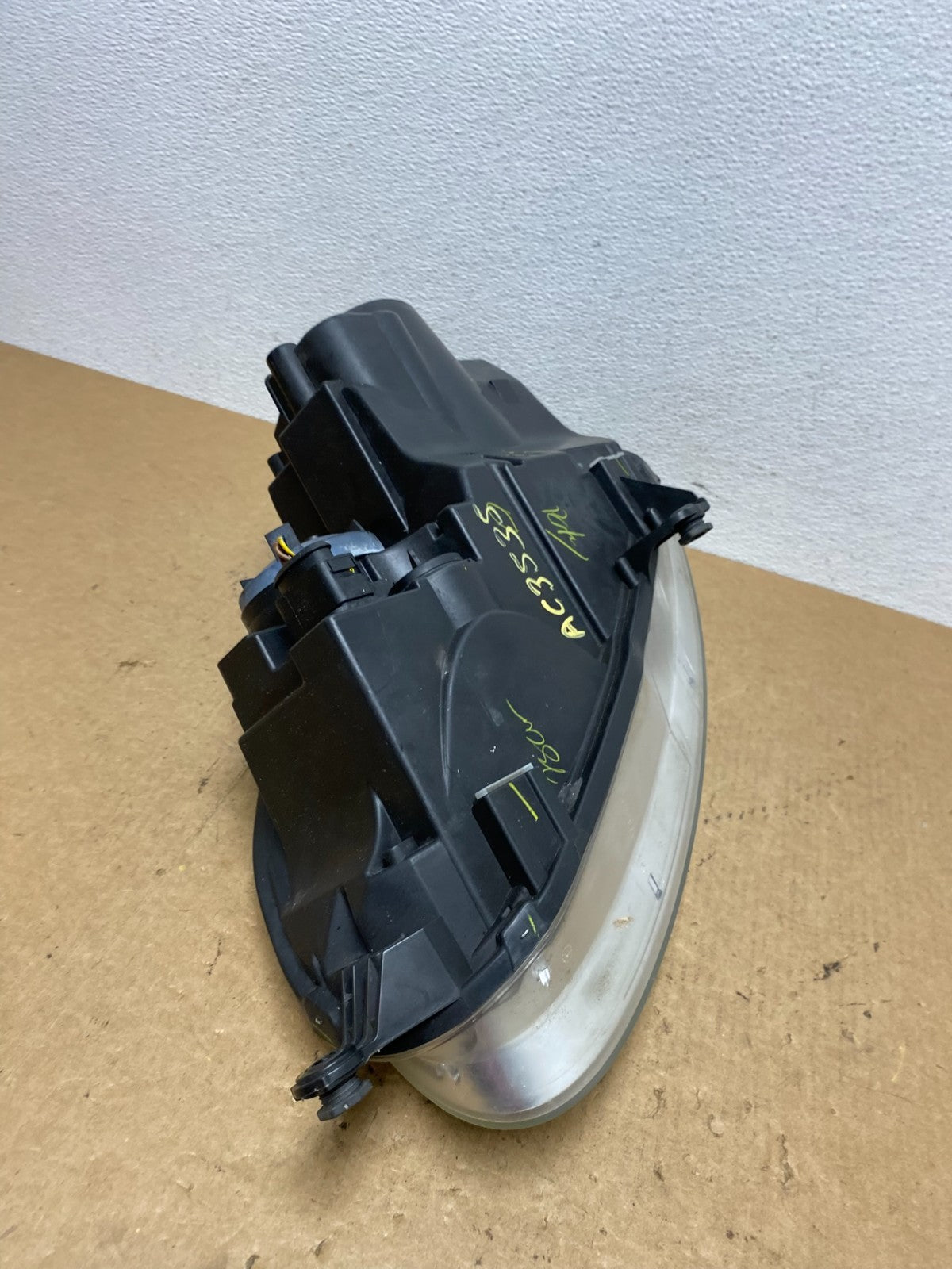 2005 - 2010 Volkswagen Jetta Right Passenger RH Side Headlight Halogen AC3535 DW8