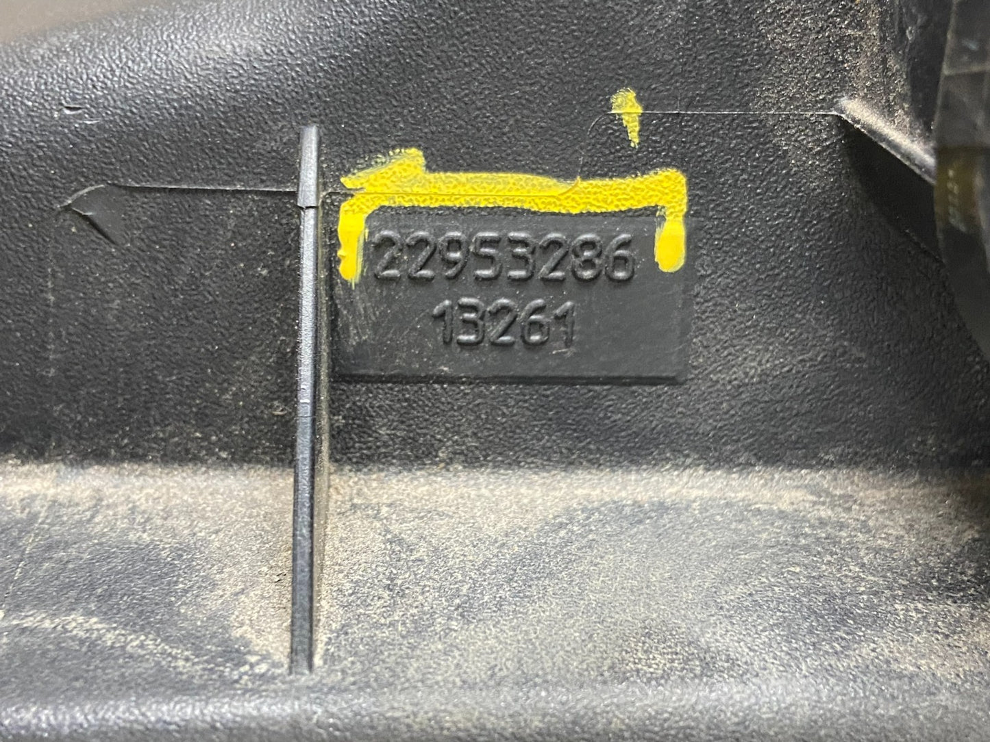 2009 to 2011 Nissan Murano Air Clenaer Filter Box AD6459 DG8