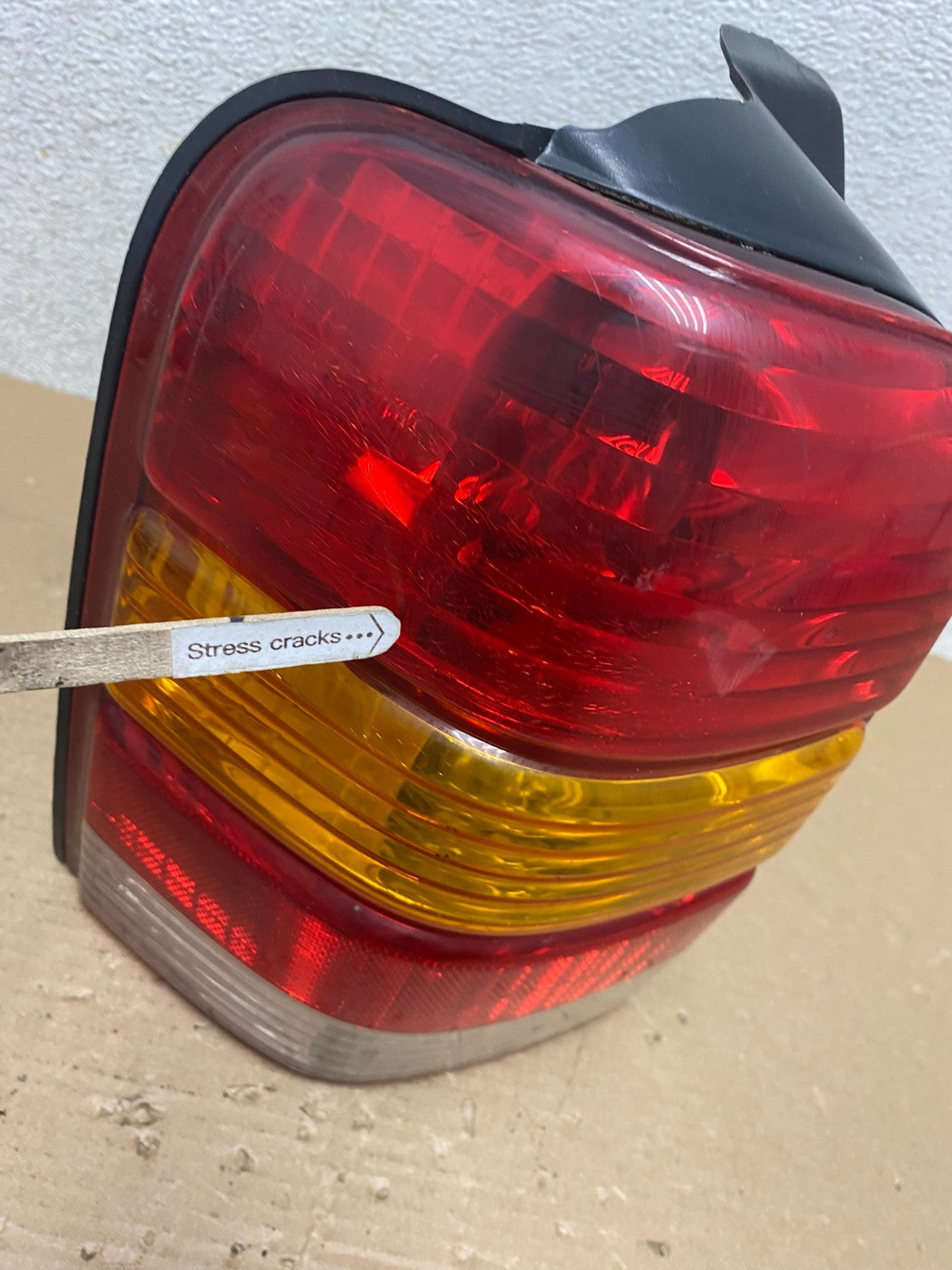 2001 to 2007 Ford Escape Left Driver Lh Side Tail Light Oem R0568 DW3