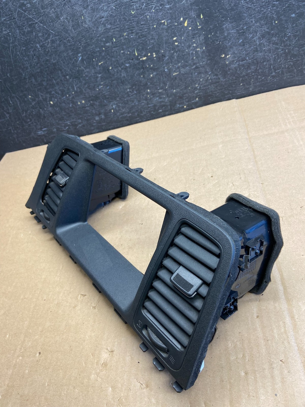 2009-2010 Nissan Murano Radio Center Console Display Bezel Air Vent OE ai3206 DG2