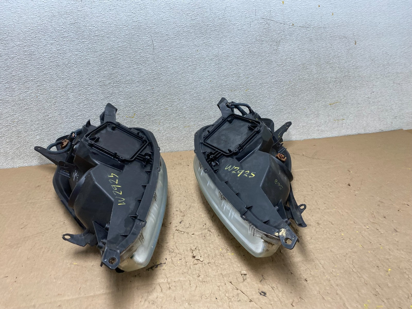 2004 2005 Toyota Sienna Left+Right Set Side Halogen Headlights W2925 DW13