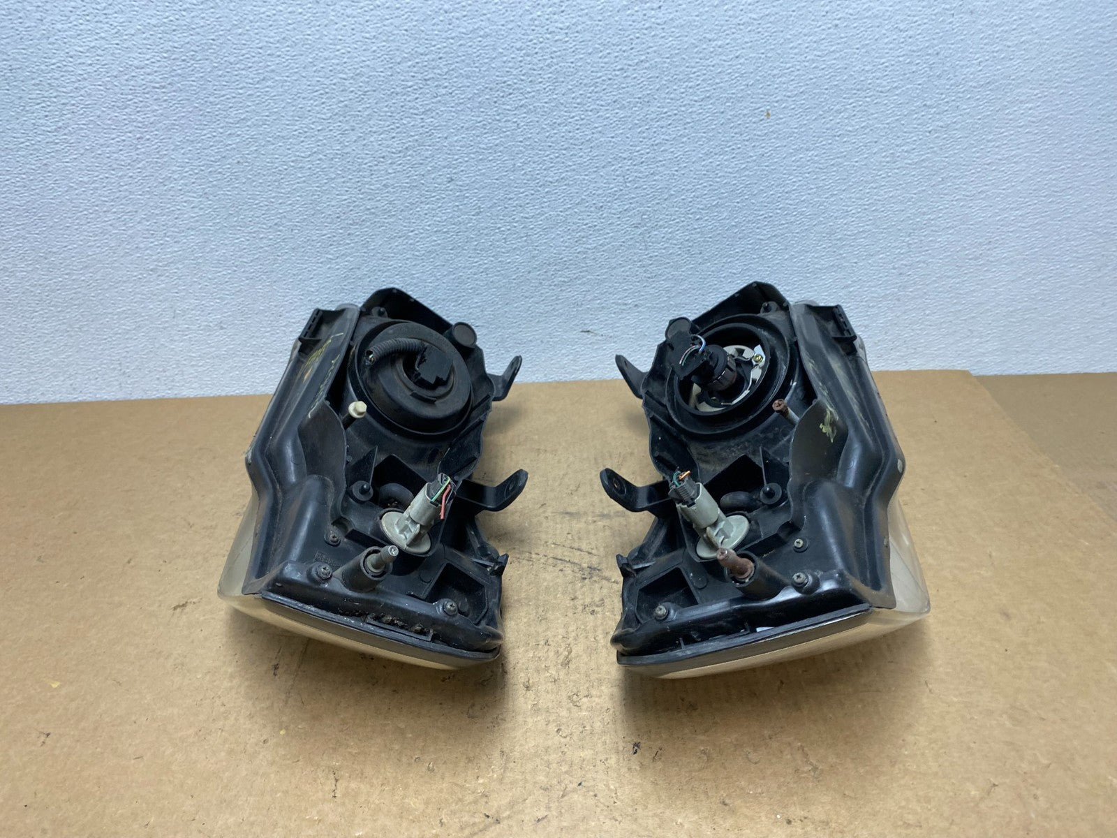 2000 to 2001 Nissan Maxima Left + Right Set Halogen Headlights Oem AC3482 DW8