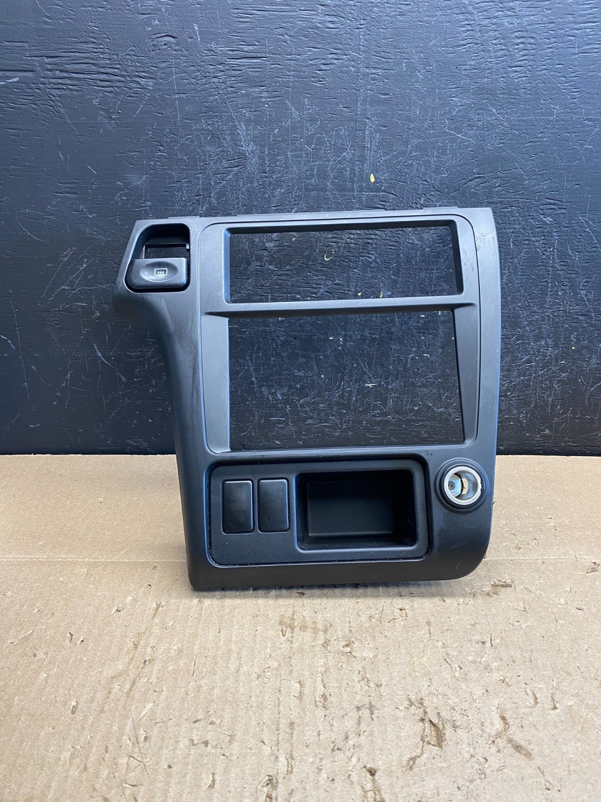2001 to 2004 Nissan Pathfinder Center Dash Radio Trim Bezel Surround AC9127 DG0