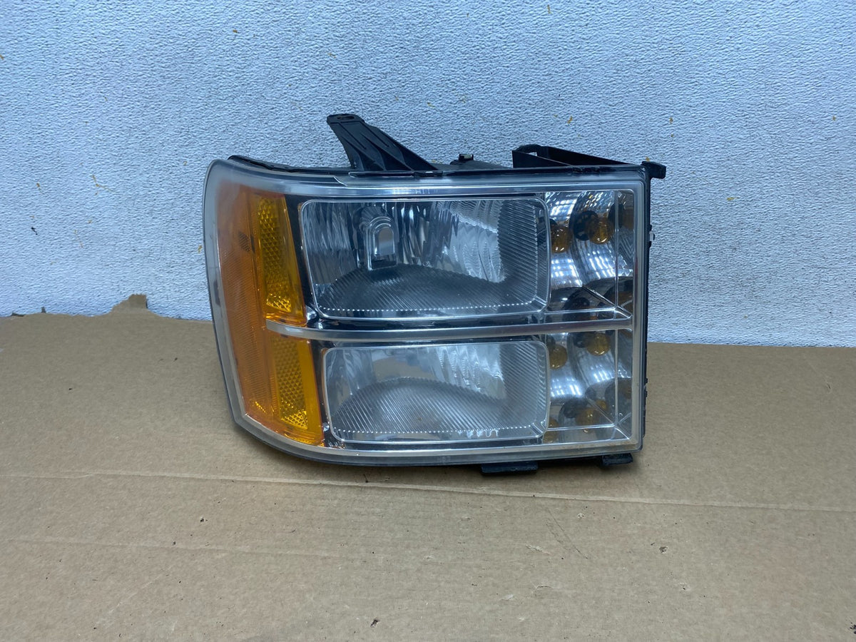 2007 - 2014 GMC Sierra Right Passenger RH Halogen Headlight AH7751 DW0