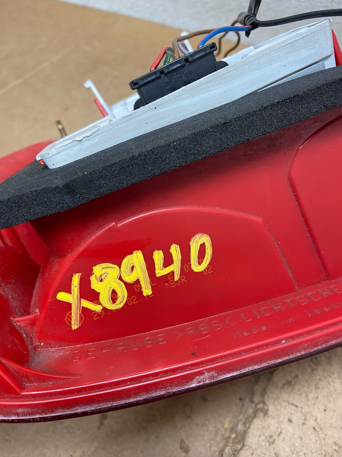1998 to 2000 Volkswagen Passat Wagon Right Passenger RH Tail Light X8940 DW7