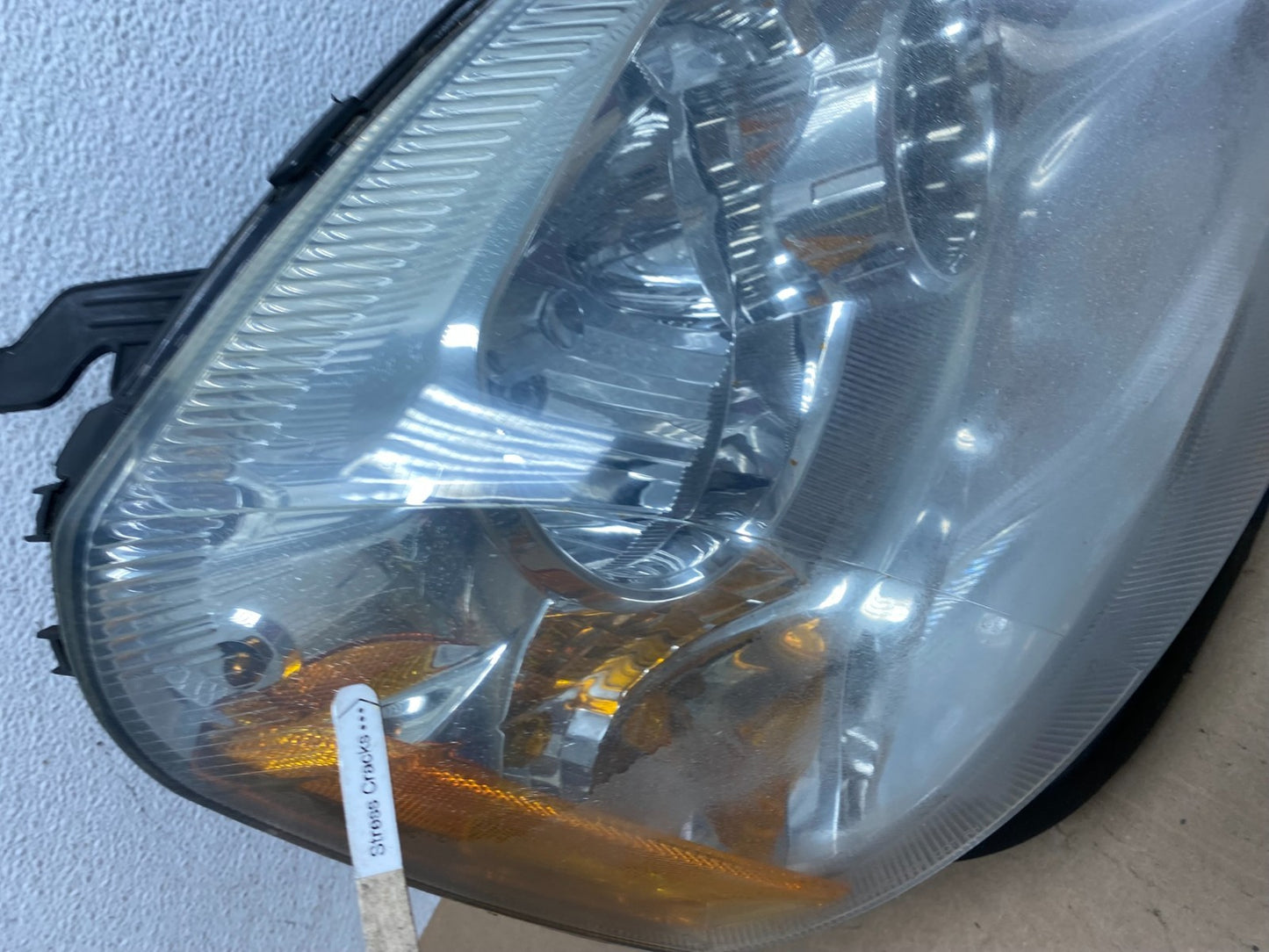 2005 to 2007 Ford Five Hundred Halogen Right Passenger Side Headlight AE4905 DW3