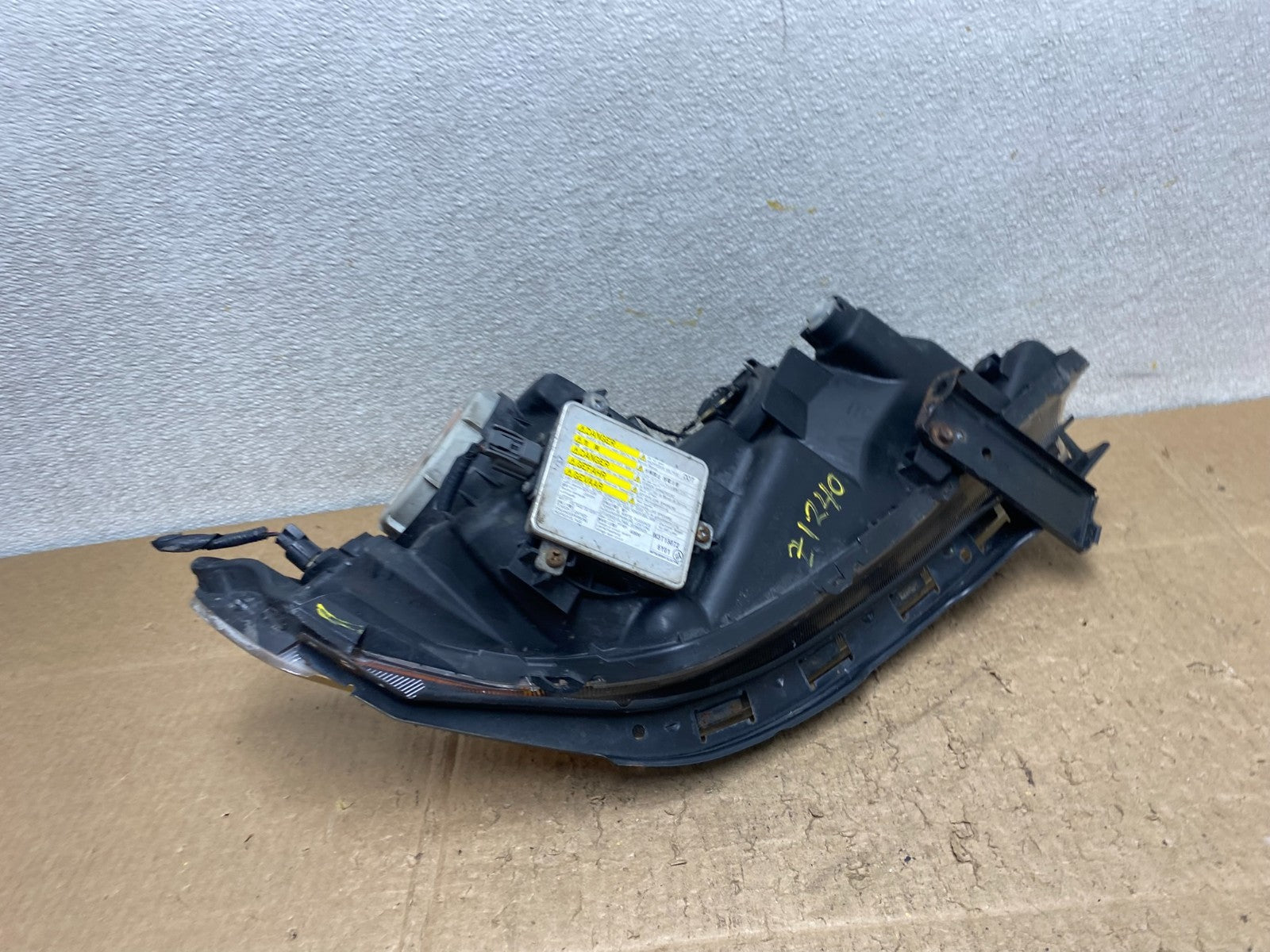 2004 to 2008 Acura TSX Left Driver Side Xenon HID Headlight Z1240 DW8