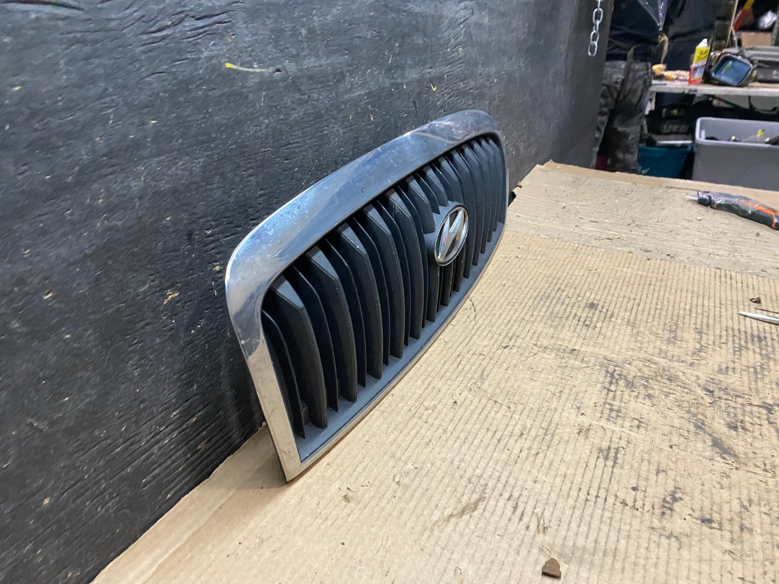 2001 to 2005 Hyundai Sonata Front Upper Grille Grill Bumper OEM V9466 DG2