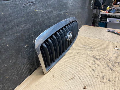 2001 to 2005 Hyundai Sonata Front Upper Grille Grill Bumper OEM V9466 DG2