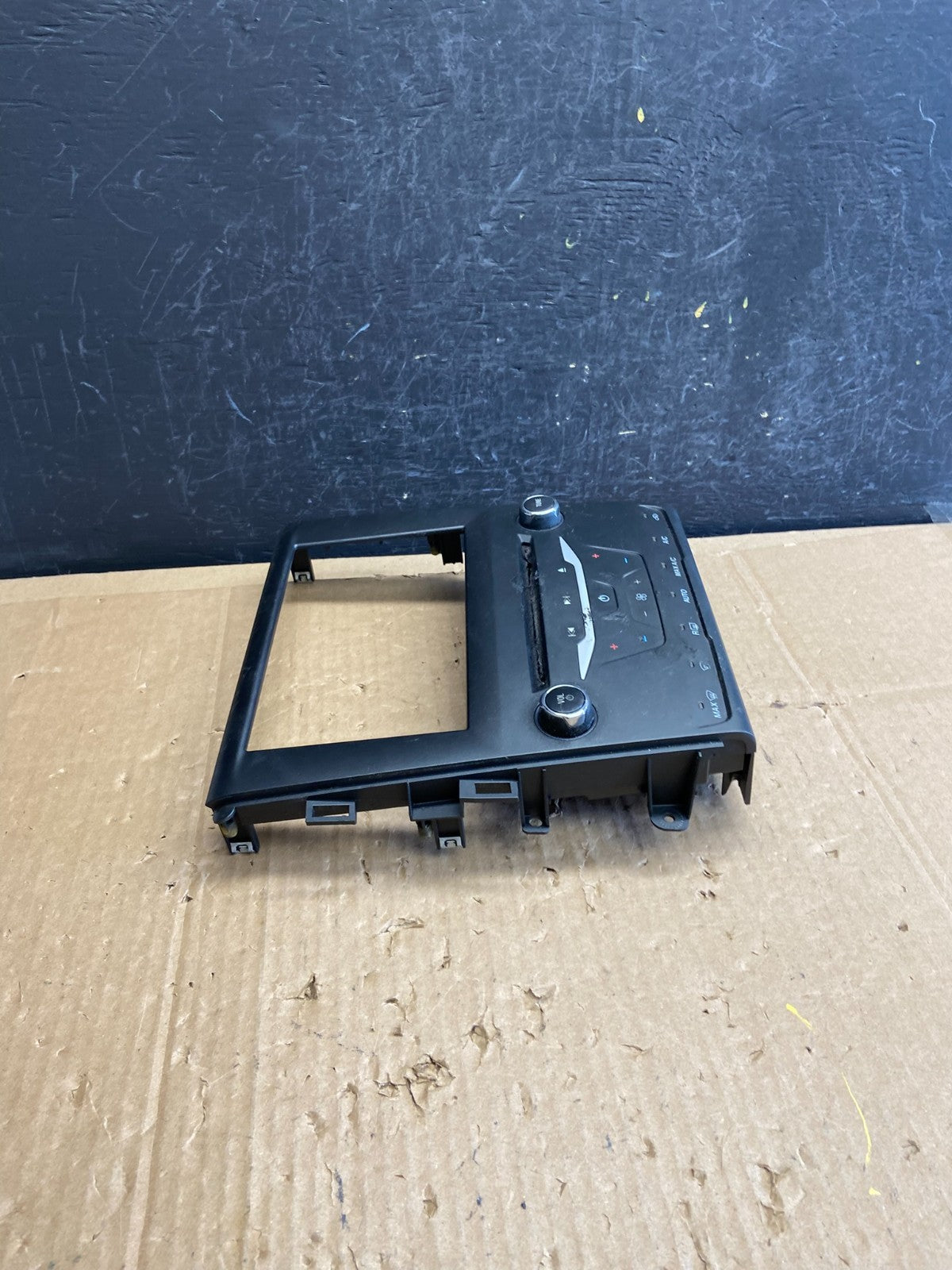 2013 to 2015 Ford Fusion Radio Climate Control A/C Control AD2348 DG1