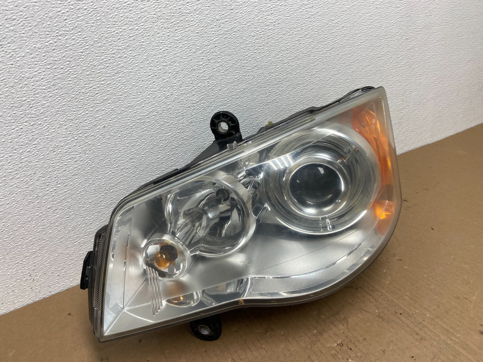 2008 to 2016 Chrysler Town and Country Left Driver Lh Xenon Headlight AB6450 DW2